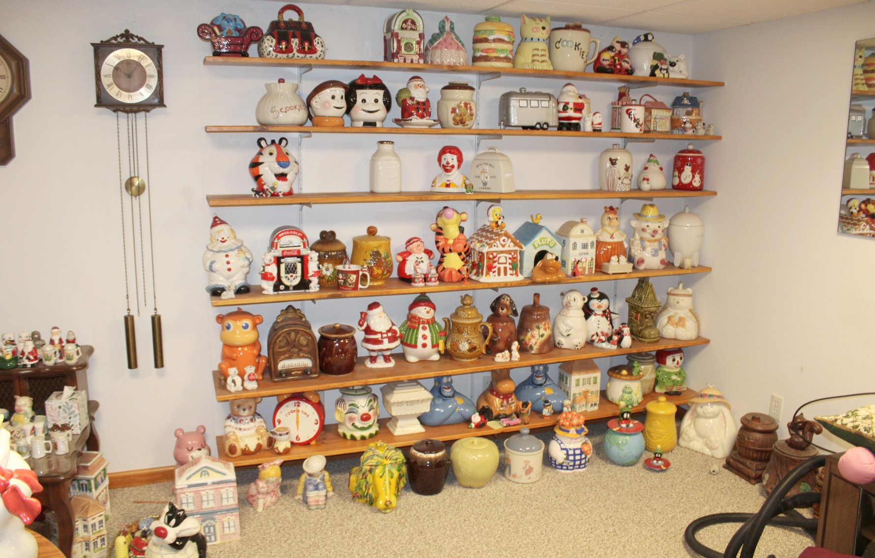 Image for COLOSSAL LIFETIME COOKIE JAR COLLECTION AUCTION