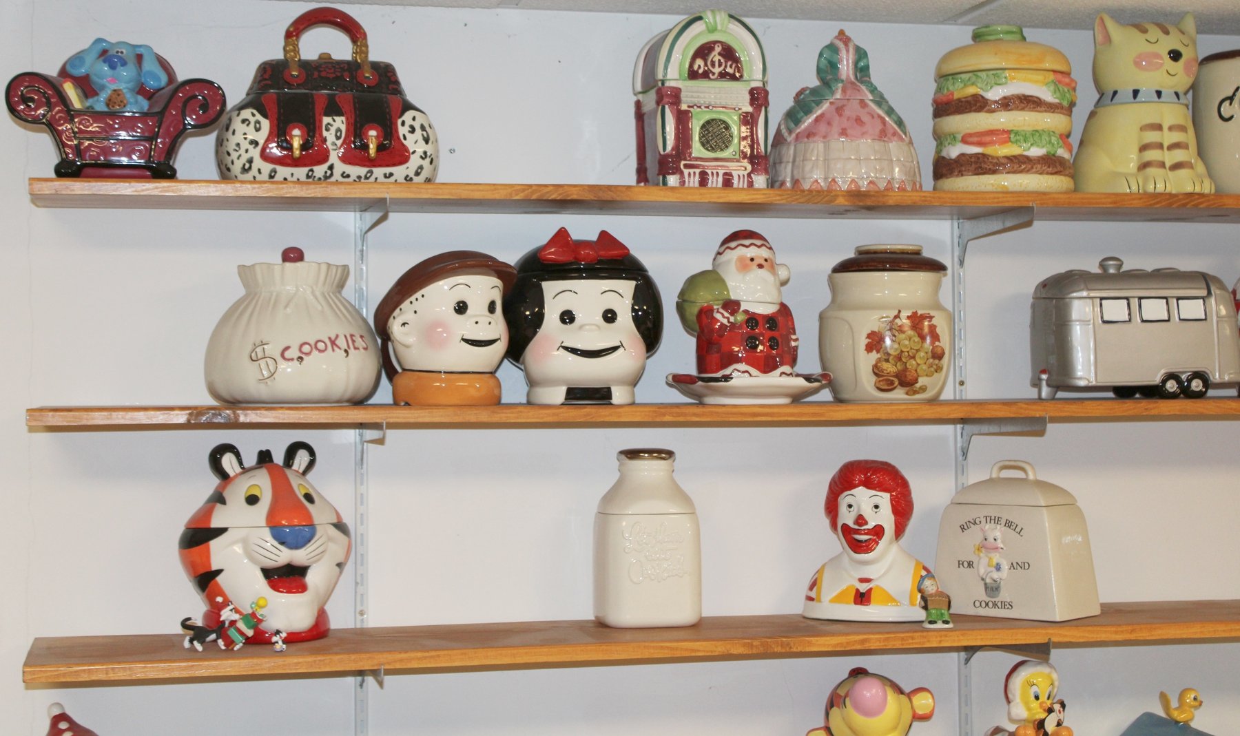 Image for COLOSSAL LIFETIME COOKIE JAR COLLECTION AUCTION