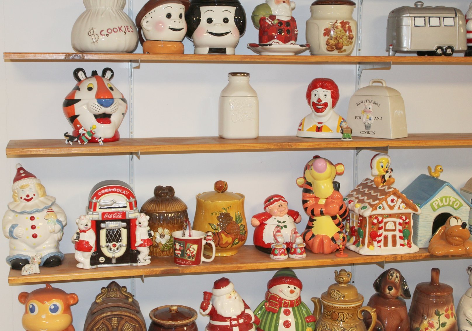 Image for COLOSSAL LIFETIME COOKIE JAR COLLECTION AUCTION