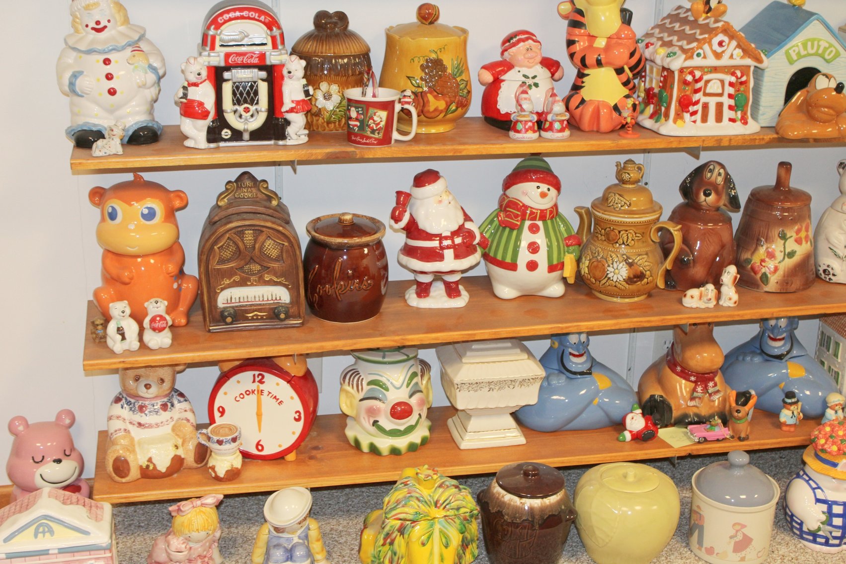 Image for COLOSSAL LIFETIME COOKIE JAR COLLECTION AUCTION