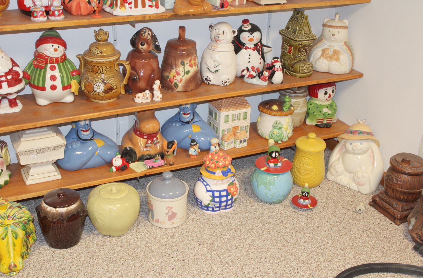 Image for COLOSSAL LIFETIME COOKIE JAR COLLECTION AUCTION