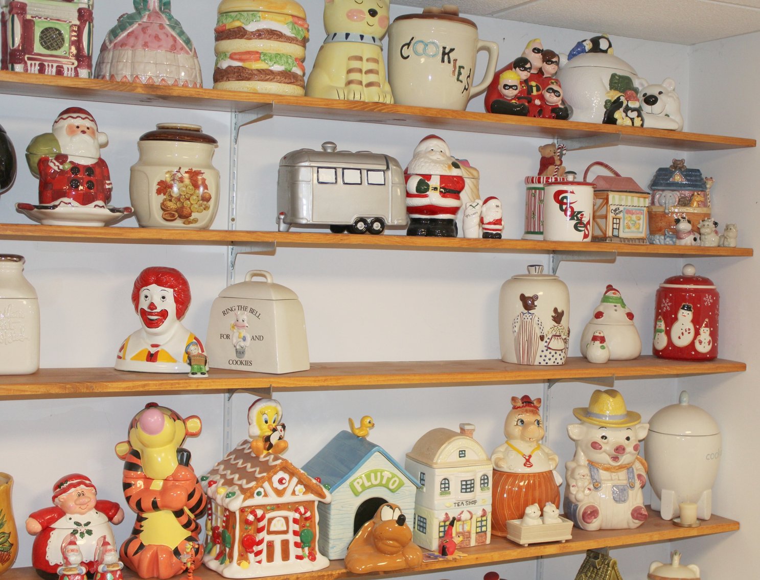 Image for COLOSSAL LIFETIME COOKIE JAR COLLECTION AUCTION