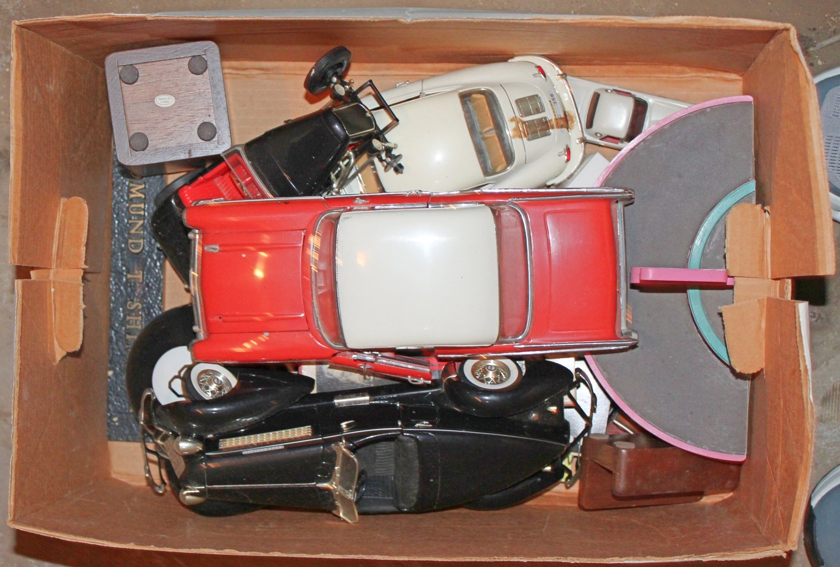 Image for FANTASTIC LIVING ESTATE AUCTION