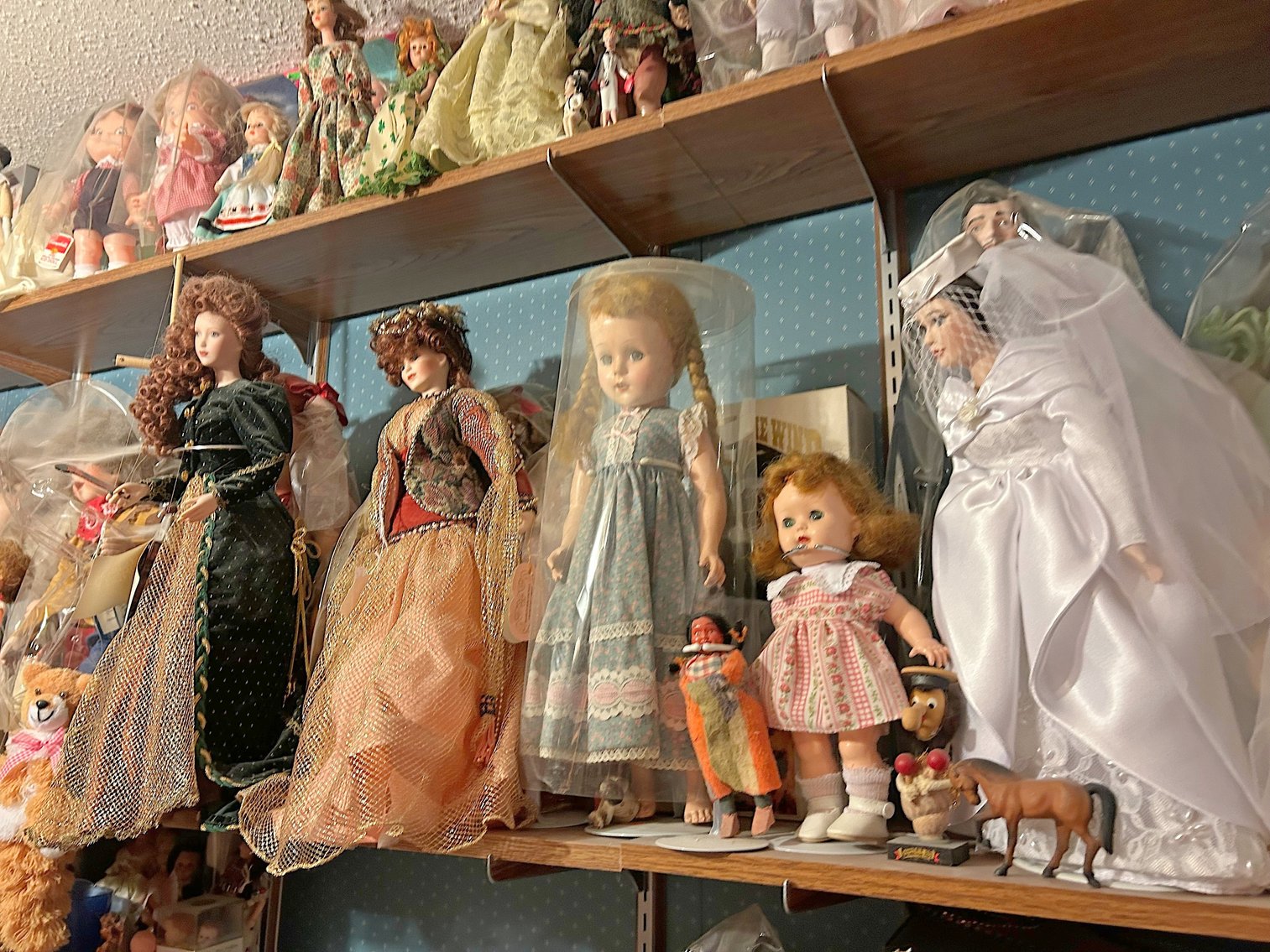 Image for HUGE 2-RING LIFETIME COLLECTOR'S ESTATE AUCTION