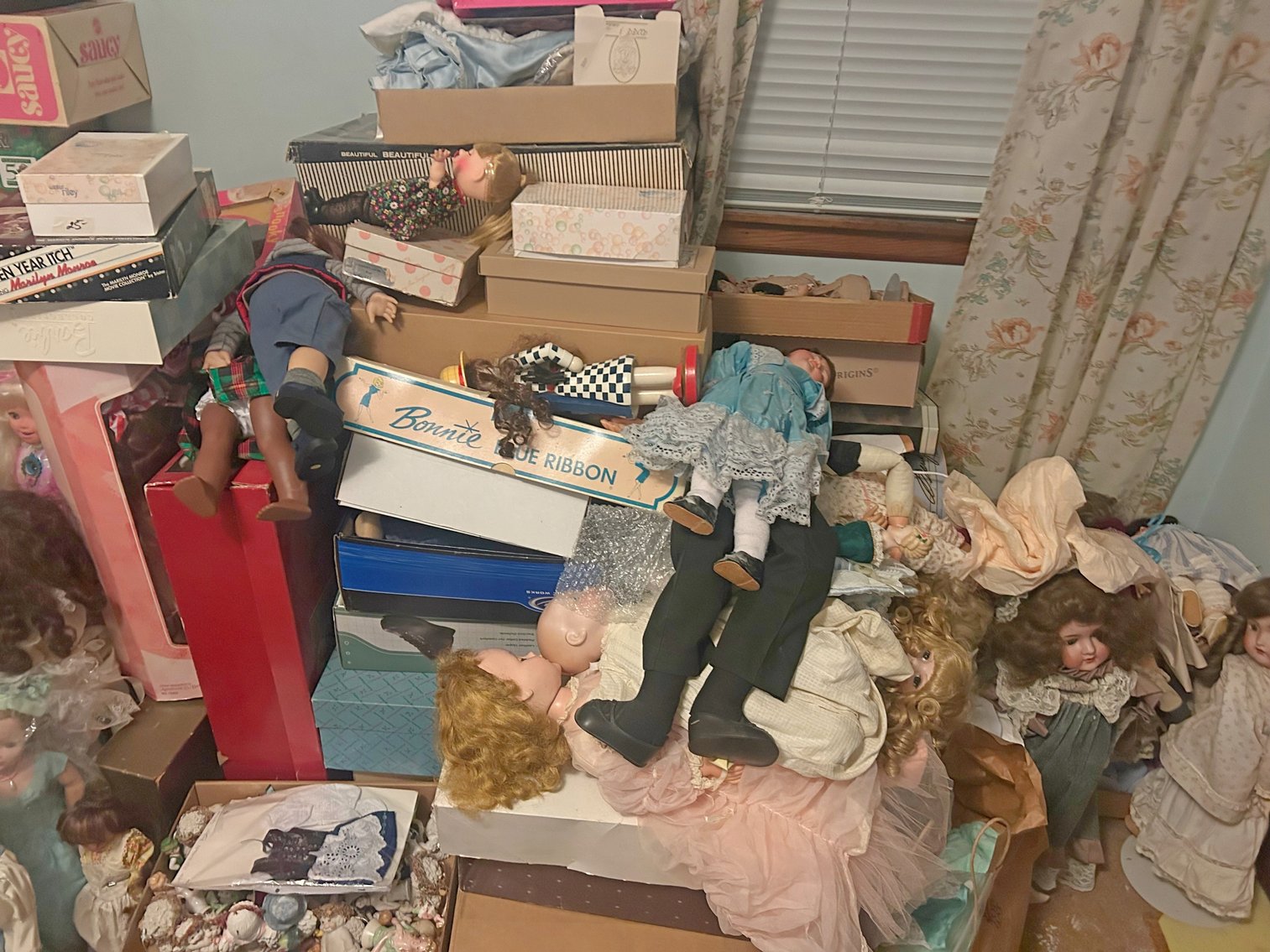 Image for HUGE 2-RING LIFETIME COLLECTOR'S ESTATE AUCTION