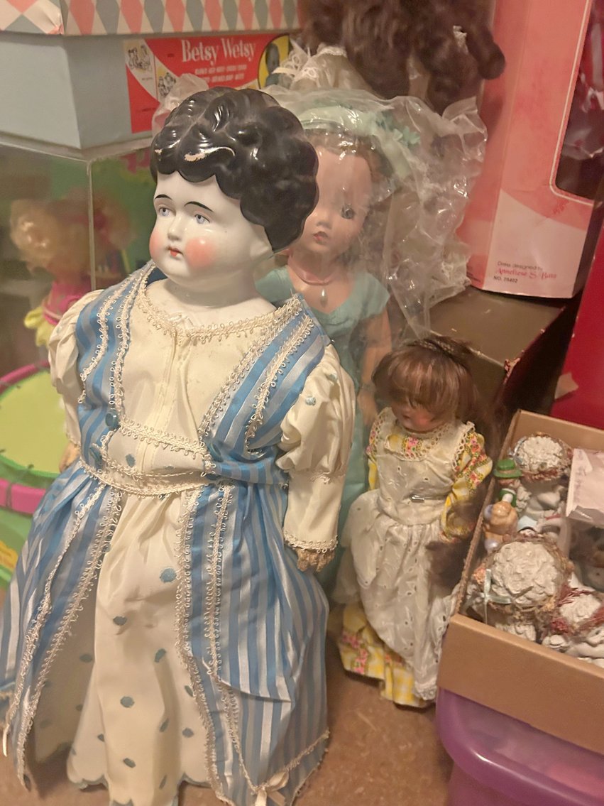 Image for HUGE 2-RING LIFETIME COLLECTOR'S ESTATE AUCTION