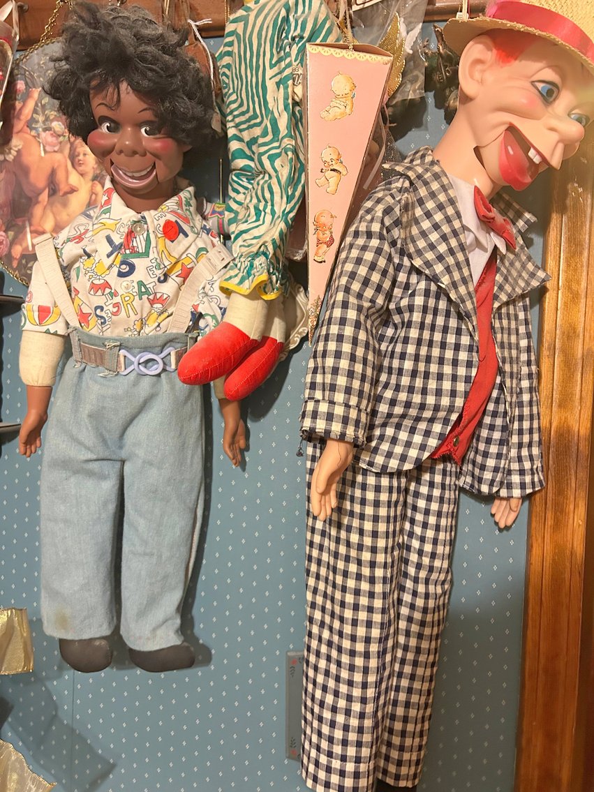 Image for HUGE 2-RING LIFETIME COLLECTOR'S ESTATE AUCTION