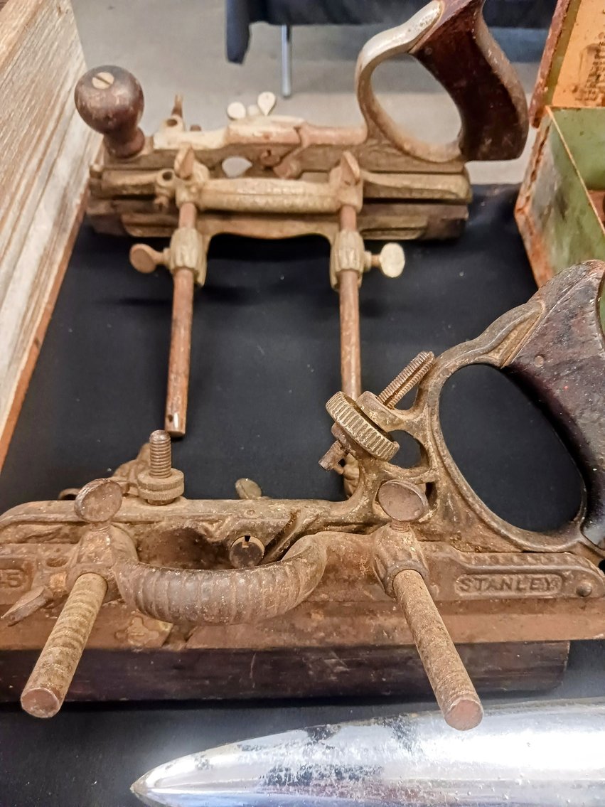 Image for INDOOR ANTIQUE AUCTION