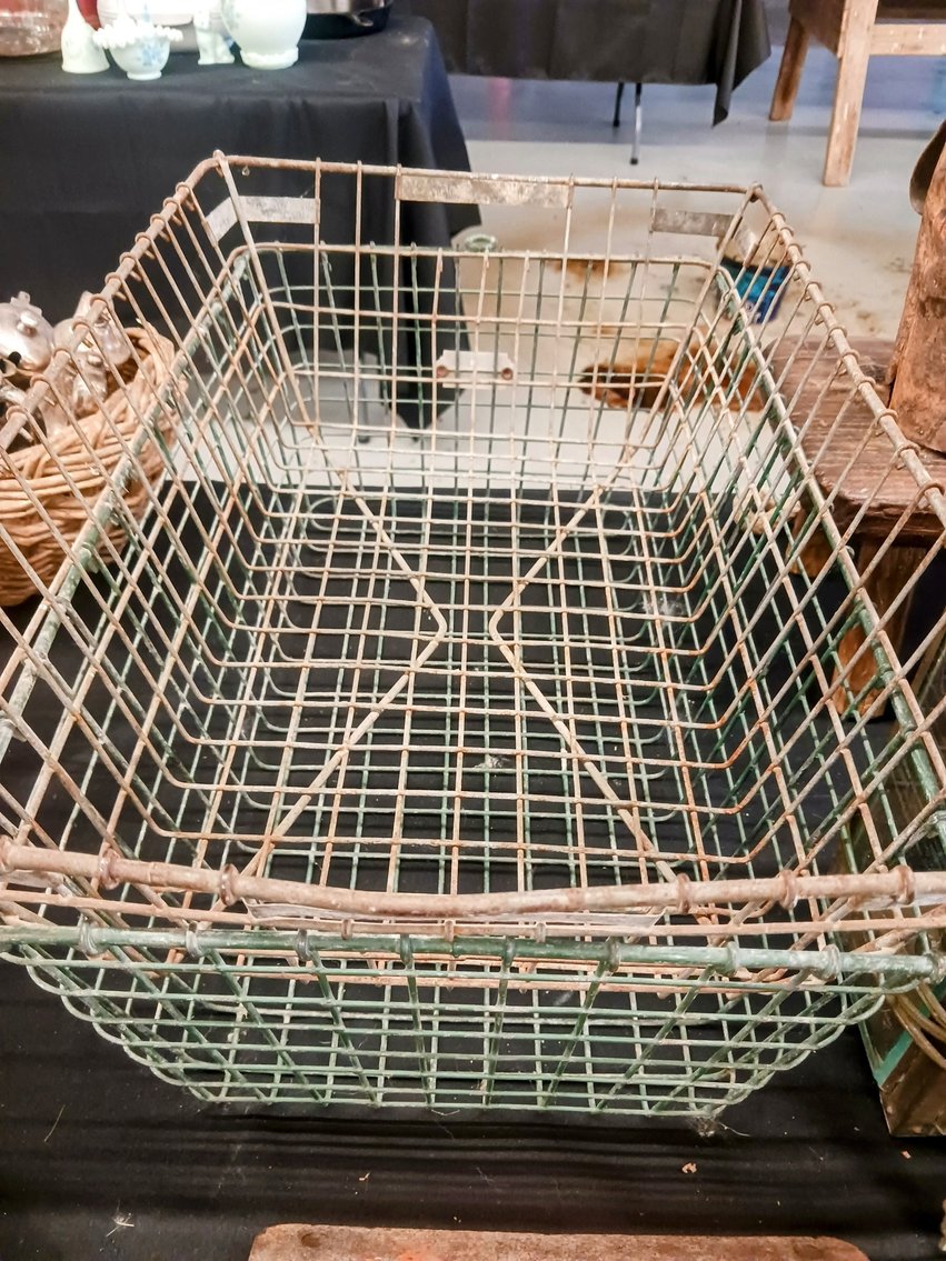 Image for INDOOR ANTIQUE AUCTION