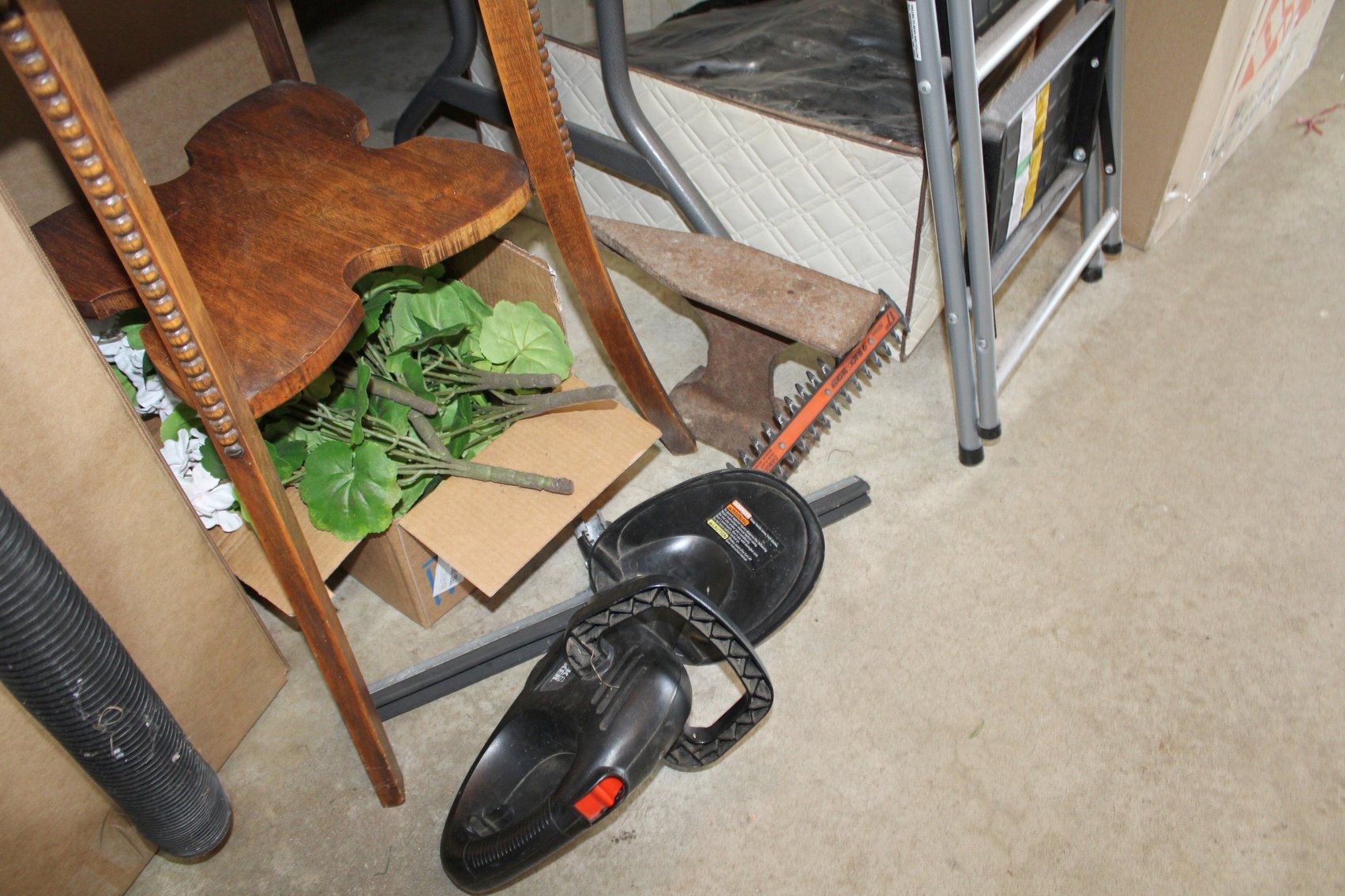 Image for LIVING ESTATE AUCTION