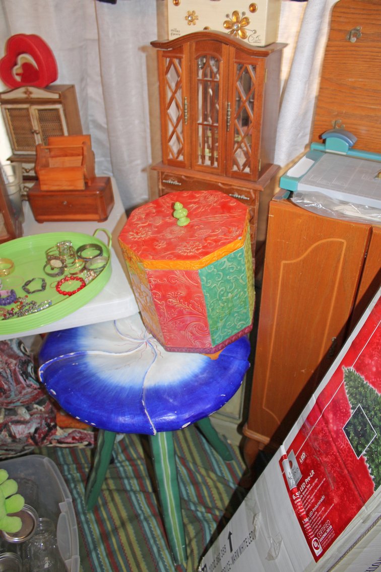 Image for EMERGENCY VINTAGE ESTATE AUCTION