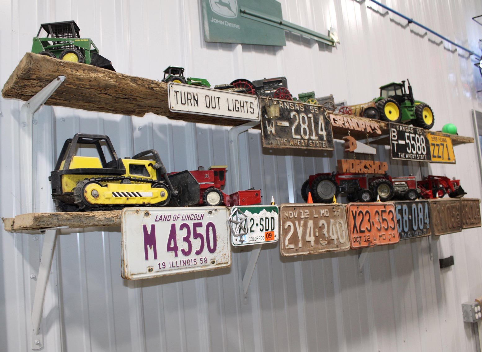 Image for FANTASTIC MOVING AUCTION