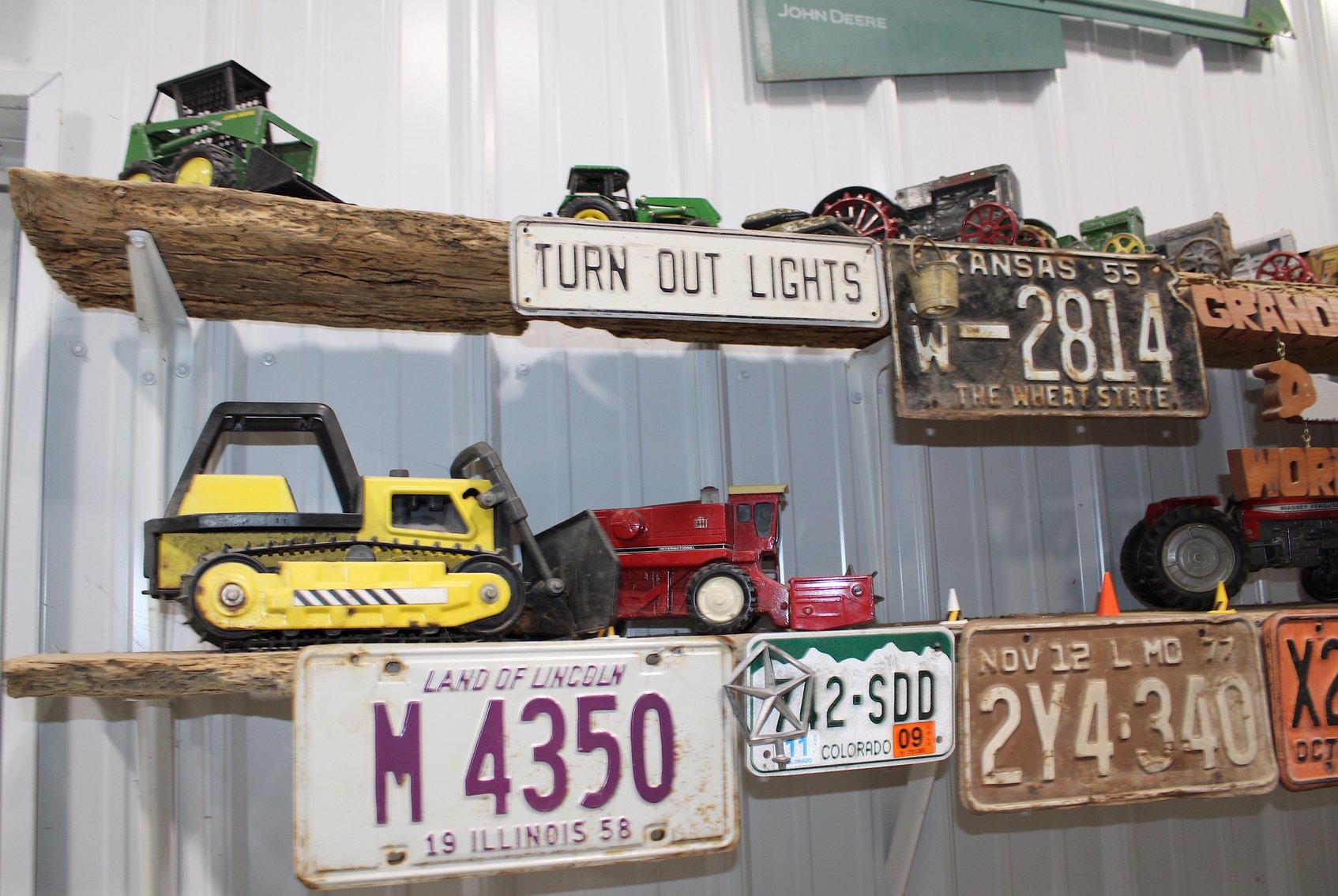 Image for FANTASTIC MOVING AUCTION
