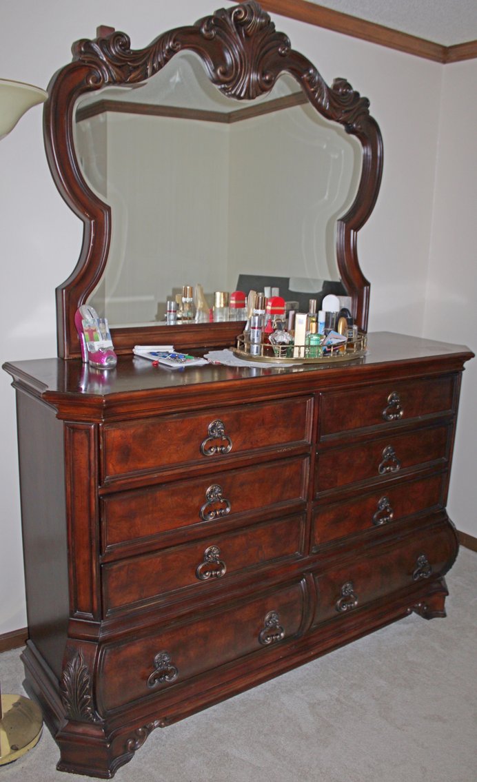 Image for UPSCALE MOVING AUCTION