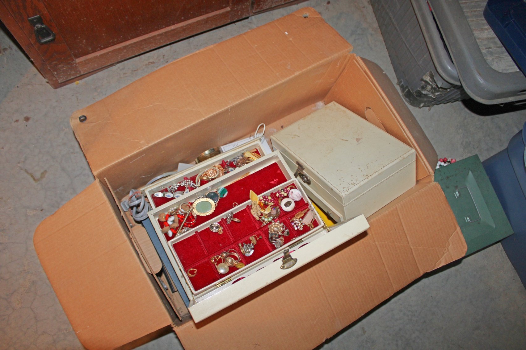 Image for HUGE LIVING ESTATE FARM AUCTION