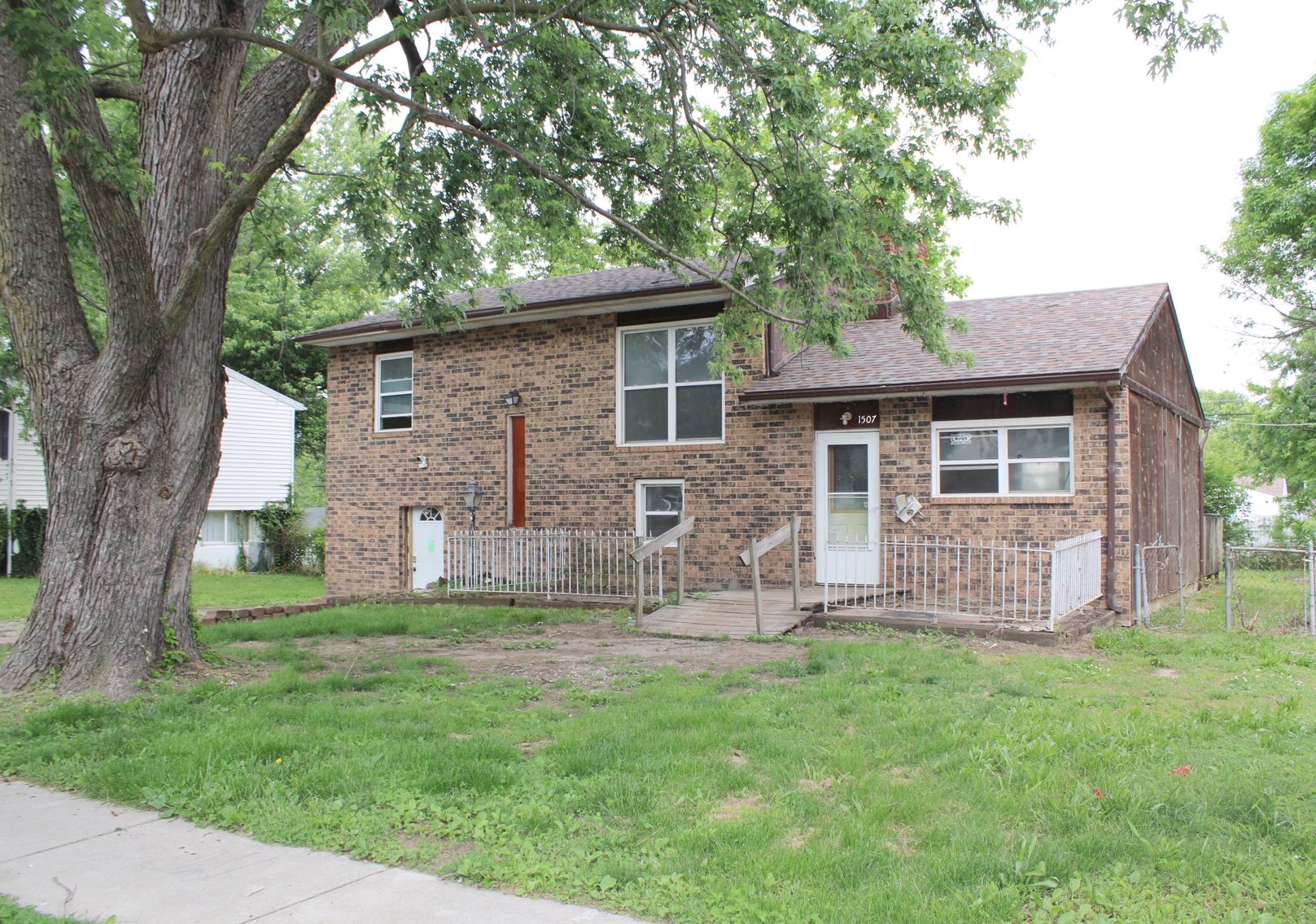 Image for DOUBLE REAL ESTATE AUCTION CARAVAN