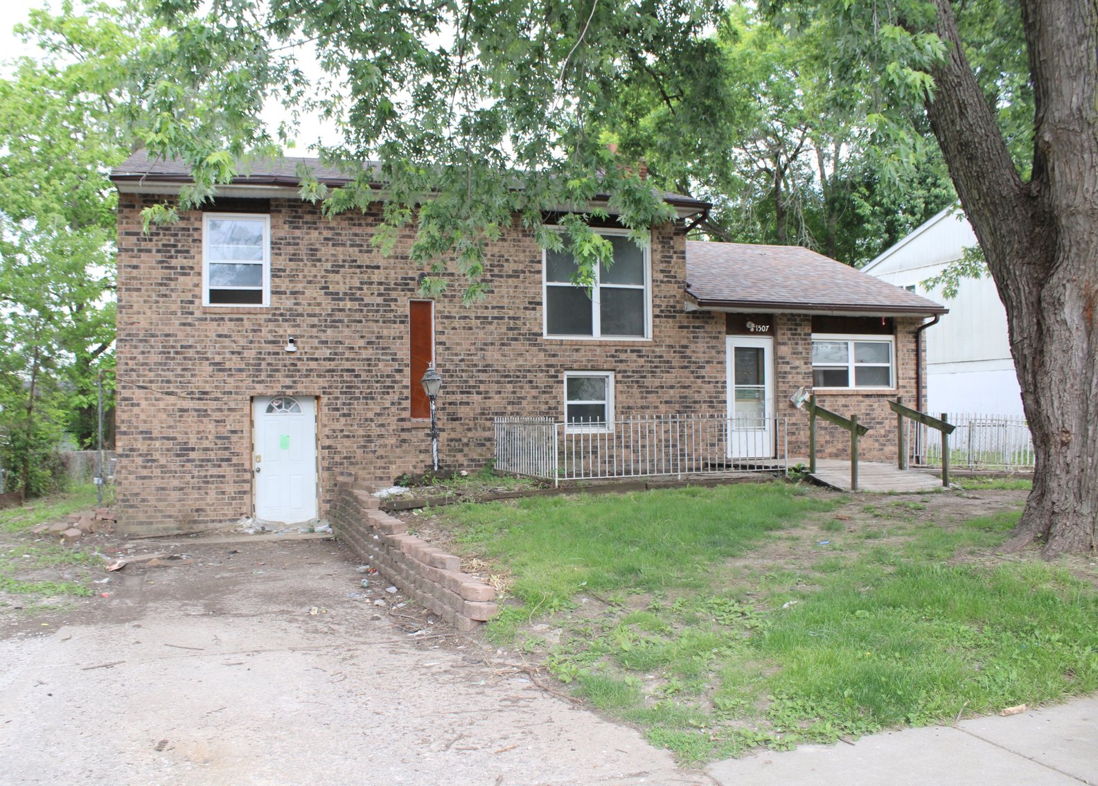 Image for DOUBLE REAL ESTATE AUCTION CARAVAN