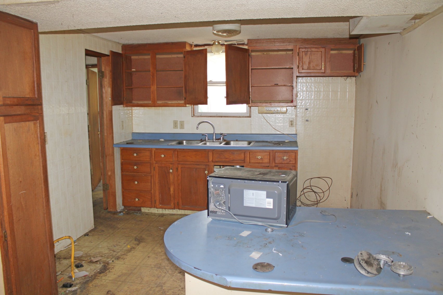 Image for DOUBLE REAL ESTATE AUCTION CARAVAN