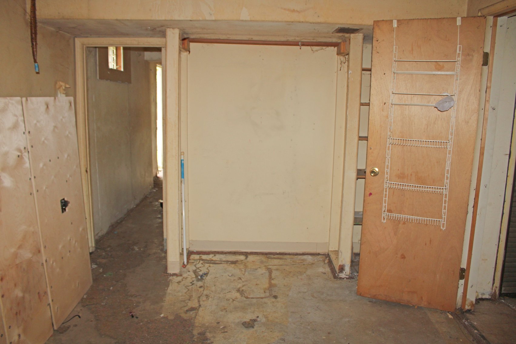 Image for DOUBLE REAL ESTATE AUCTION CARAVAN
