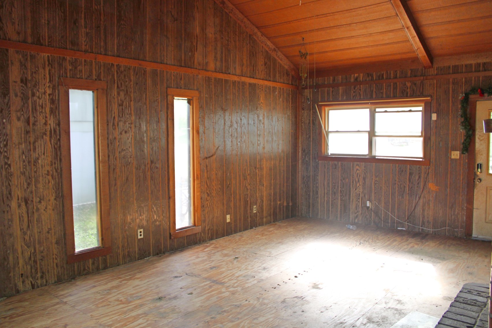 Image for DOUBLE REAL ESTATE AUCTION CARAVAN