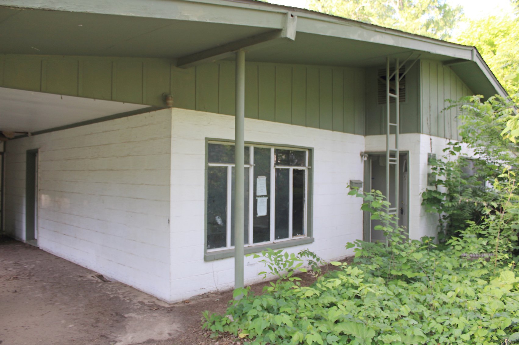 Image for DOUBLE REAL ESTATE AUCTION CARAVAN