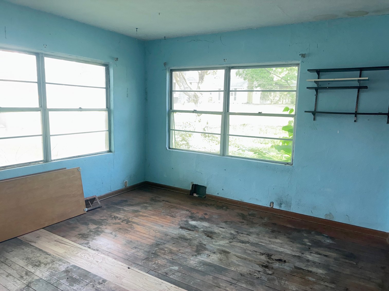 Image for DOUBLE REAL ESTATE AUCTION CARAVAN