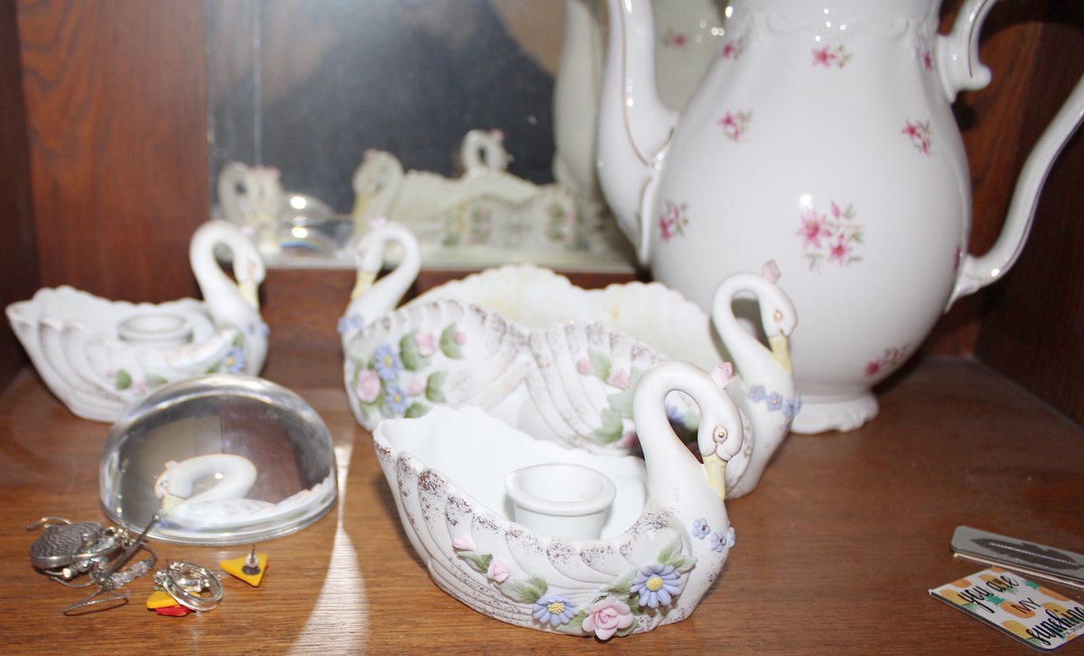 Image for LIVING ESTATE AUCTION