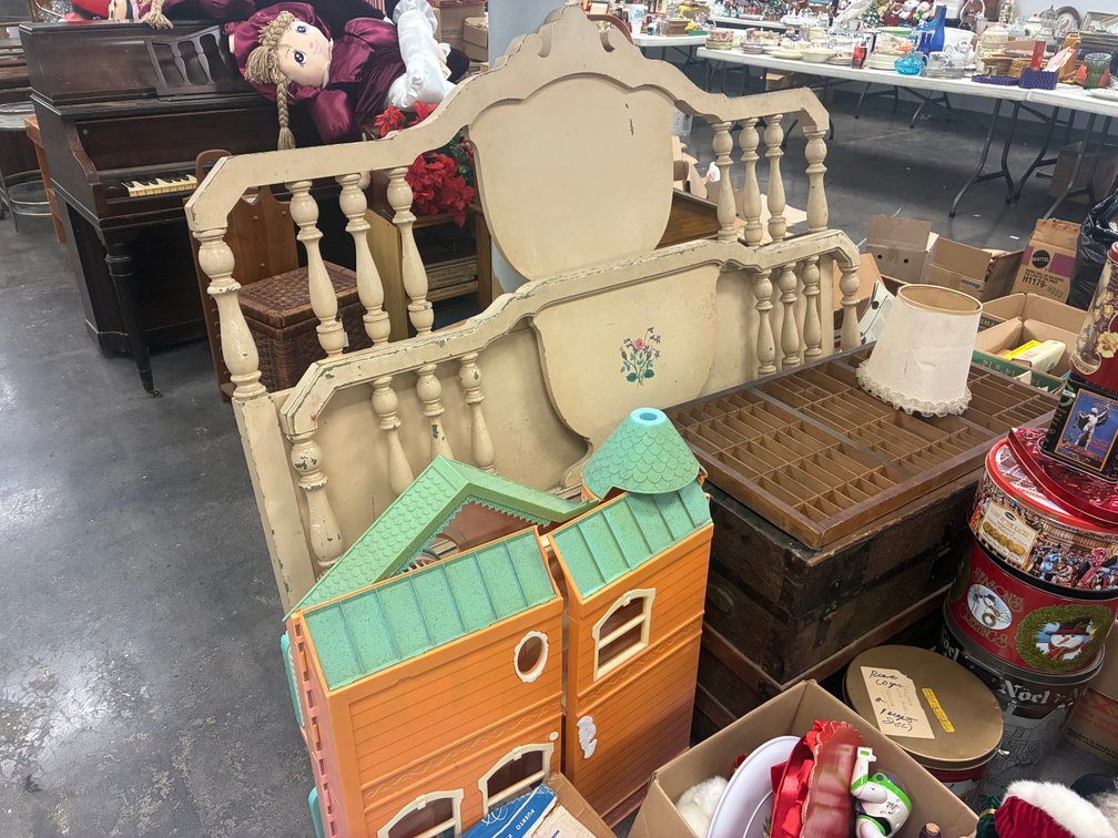 Image for INDOOR ANTIQUE DEALER'S ESTATE AUCTION