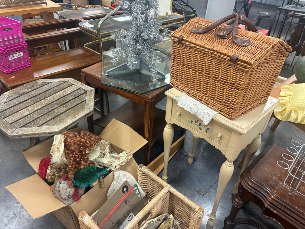 Image for INDOOR ANTIQUE DEALER'S ESTATE AUCTION