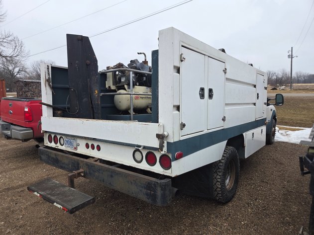 Image for 2002 FORD DRW (DUAL REAR WHEEL) SERVICE TRUCK