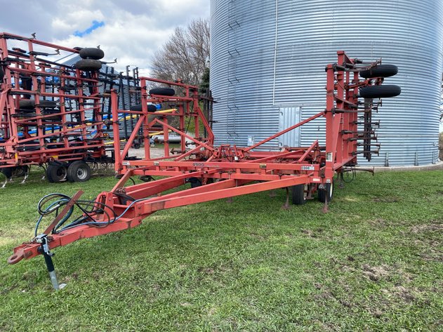 Image for CASE IH 30’ 4900 VIBRA TILLER FIELD CULTIVATOR