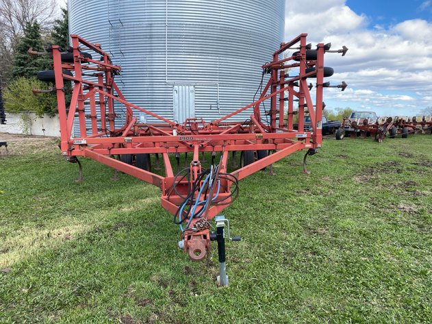 Image for CASE IH 30’ 4900 VIBRA TILLER FIELD CULTIVATOR