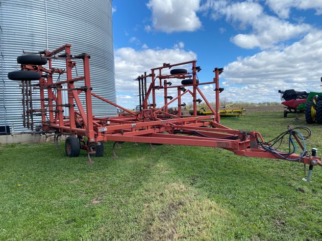 Image for CASE IH 30’ 4900 VIBRA TILLER FIELD CULTIVATOR