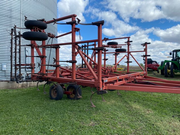 Image for CASE IH 30’ 4900 VIBRA TILLER FIELD CULTIVATOR