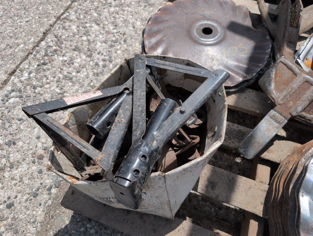 Image for PALLET WITH JACKS, AND PARTS