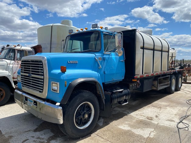 Image for 1988 FORD L9000 FLAT BED TRUCK