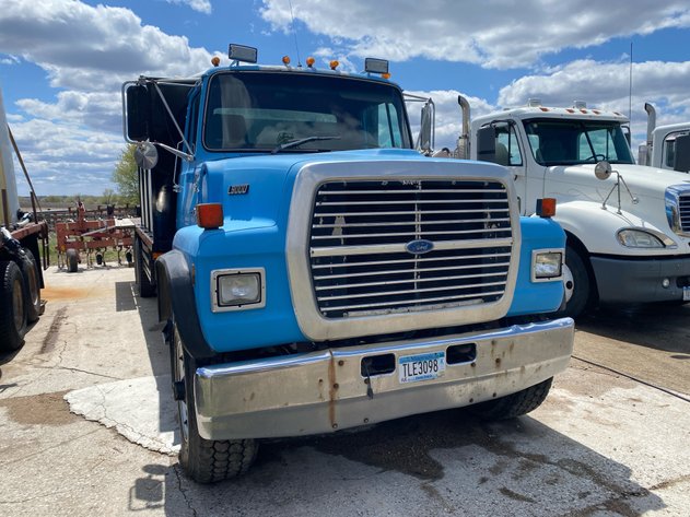Image for 1988 FORD L9000 FLAT BED TRUCK