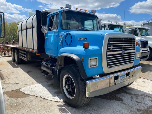 Image for 1988 FORD L9000 FLAT BED TRUCK