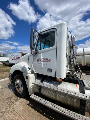Image for 2007 FREIGHTLINER COLUMBIA DAY CAB SEMI TRUCK