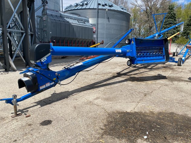 Image for 2015 BRANDT 1080 SWING HOPPER AUGER