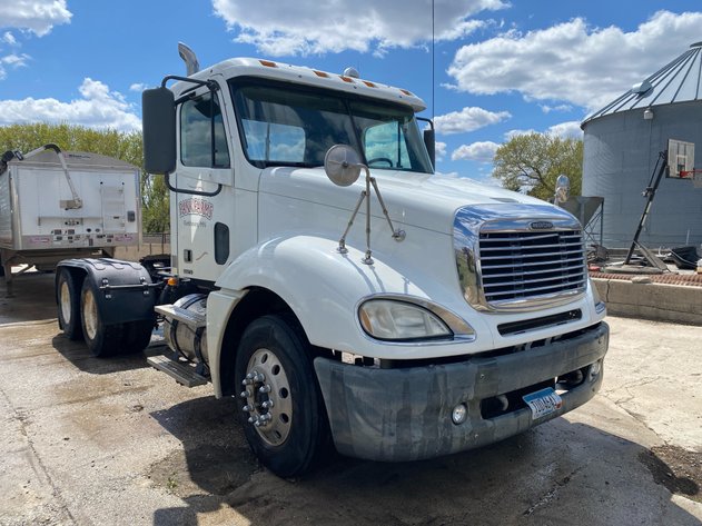 Image for 2007 FREIGHTLINER COLUMBIA DAY CAB SEMI TRUCK