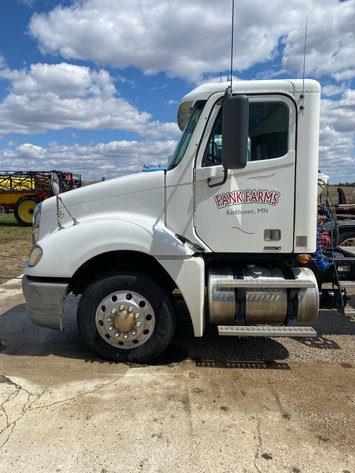 Image for 2007 FREIGHTLINER COLUMBIA DAY CAB SEMI TRUCK
