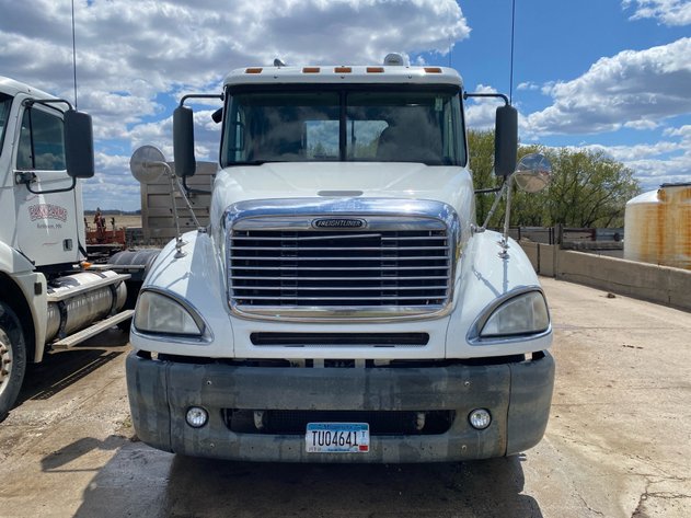 Image for 2007 FREIGHTLINER COLUMBIA DAY CAB SEMI TRUCK