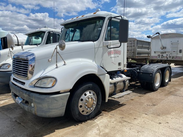 Image for 2007 FREIGHTLINER COLUMBIA DAY CAB SEMI TRUCK