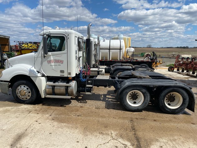 Image for 2007 FREIGHTLINER COLUMBIA DAY CAB SEMI TRUCK