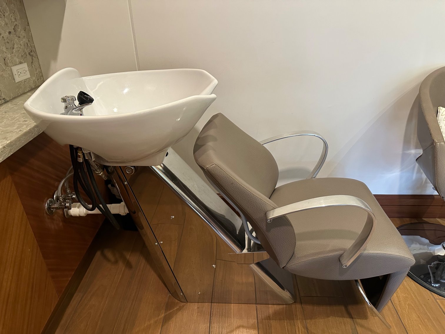 Image for 10/28 Luxury Salon Equipment Auction