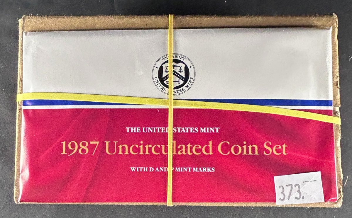 (15) 1987 Uncirculated U.S. Coin Sets. Contains P and D.