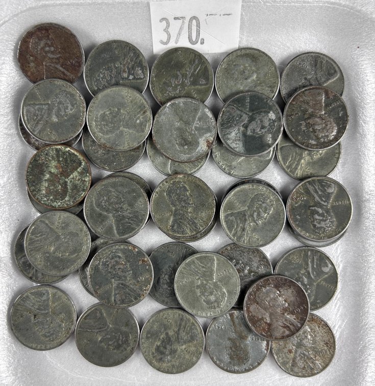 (39) 1943 Steel Lincoln Cents, various conditions.