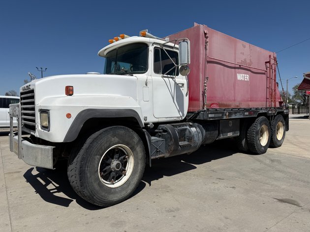 Image for Eastern Nebraska's Late Model Truck, Trailer, Construction & Farm Equipment No Reserve LIVE Auction