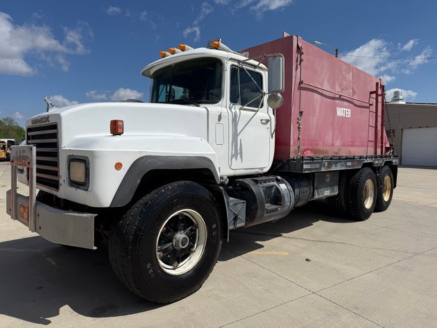 Image for Eastern Nebraska's Late Model Truck, Trailer, Construction & Farm Equipment No Reserve LIVE Auction